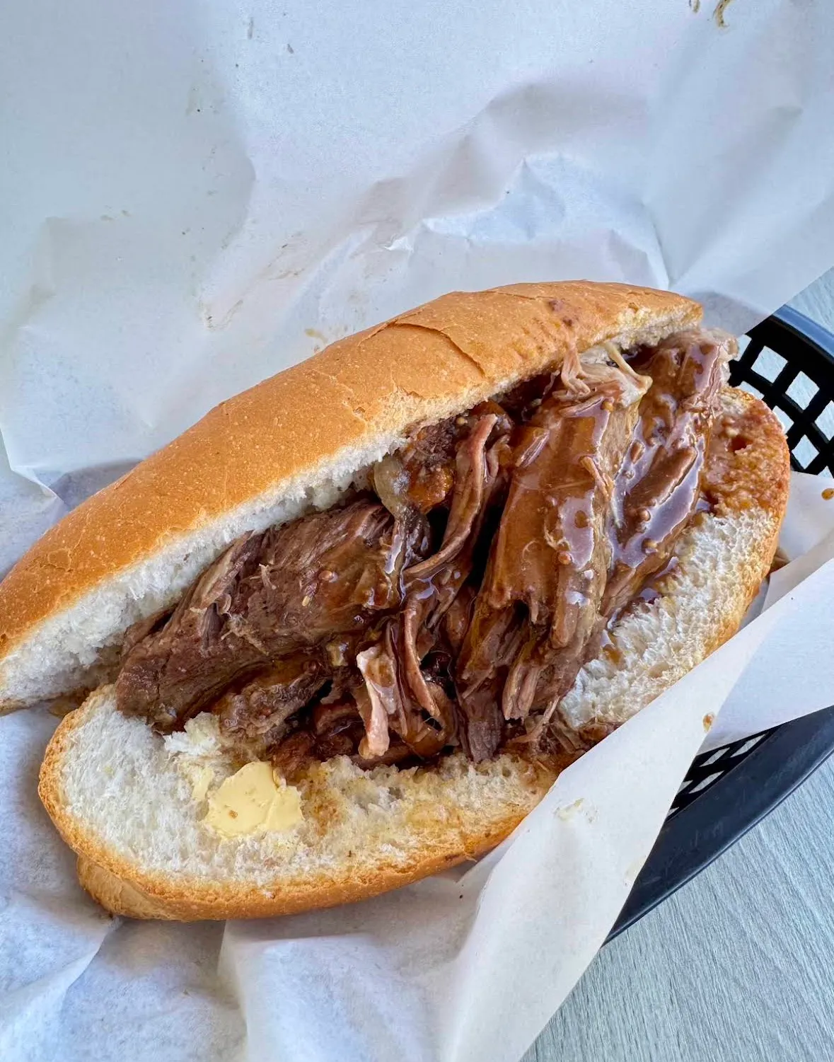 Roast roll with gravy in a basket